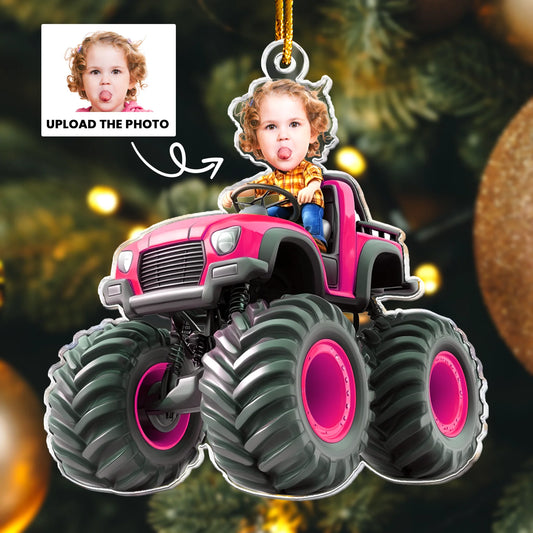 Personligt Julpynt - Barn som åker monstertruck