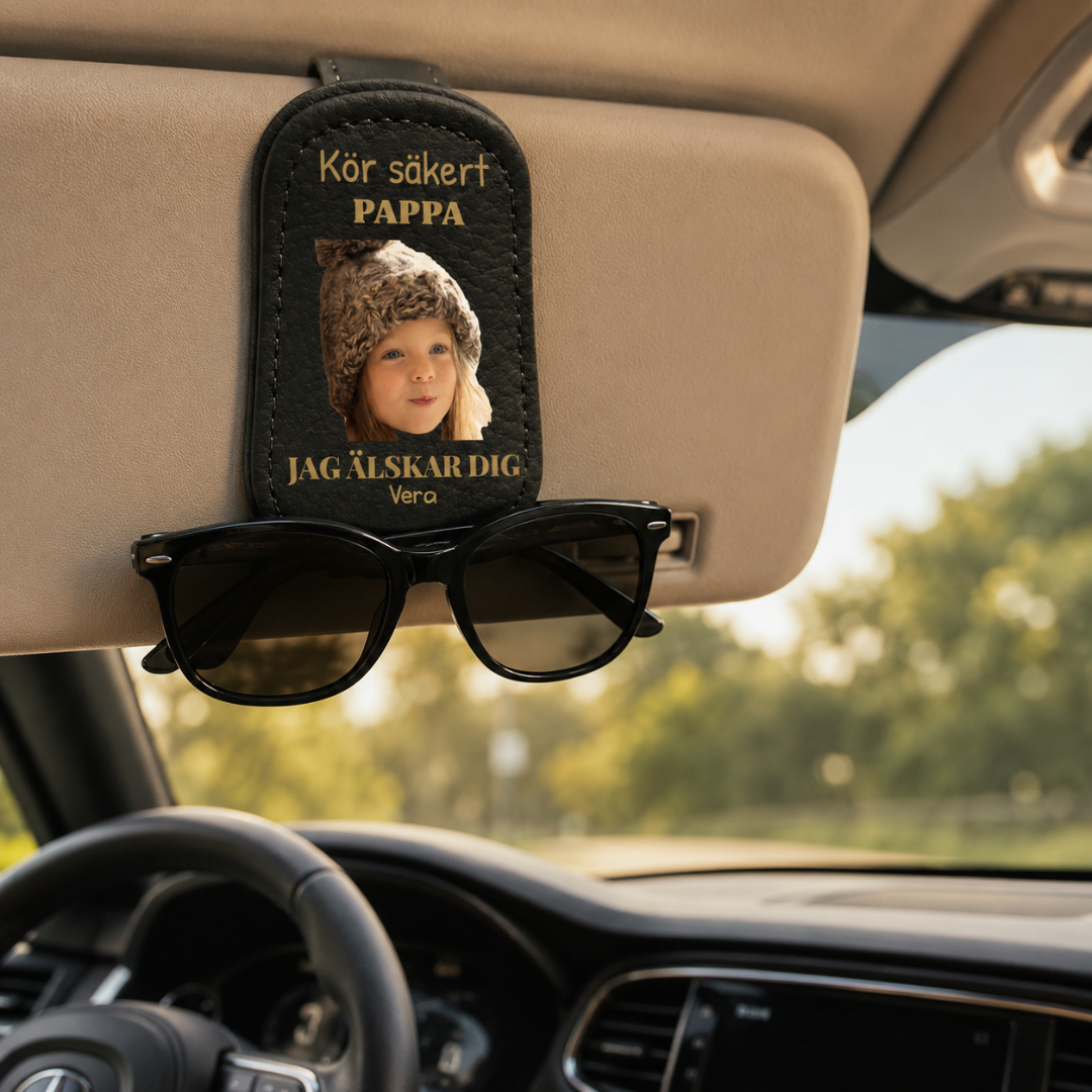 Personalisierter Brillenhalter fürs Auto – Foto & Liebesbotschaft für Papa