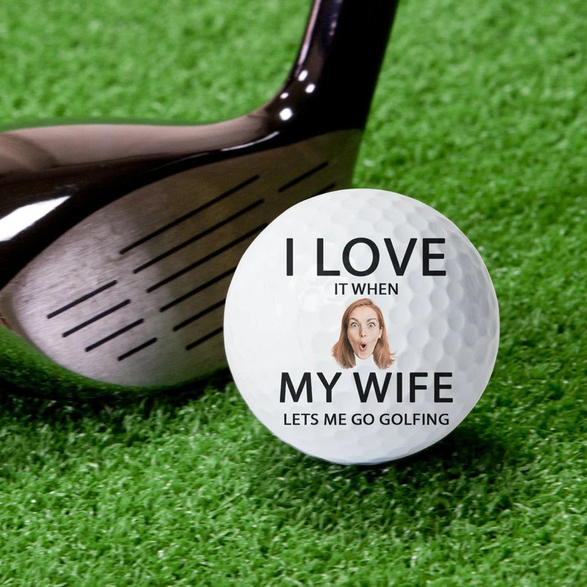 Personalisierter Golfball – Ich liebe es, wenn meine Frau/Freundin mich golfen lässt